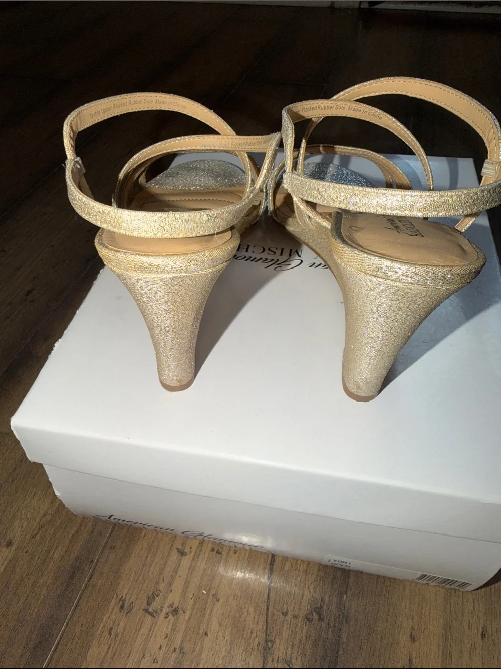 ✨Women’s Gold Rhinestone and Glitter Wedge Heels/Sandals ✨Size 7